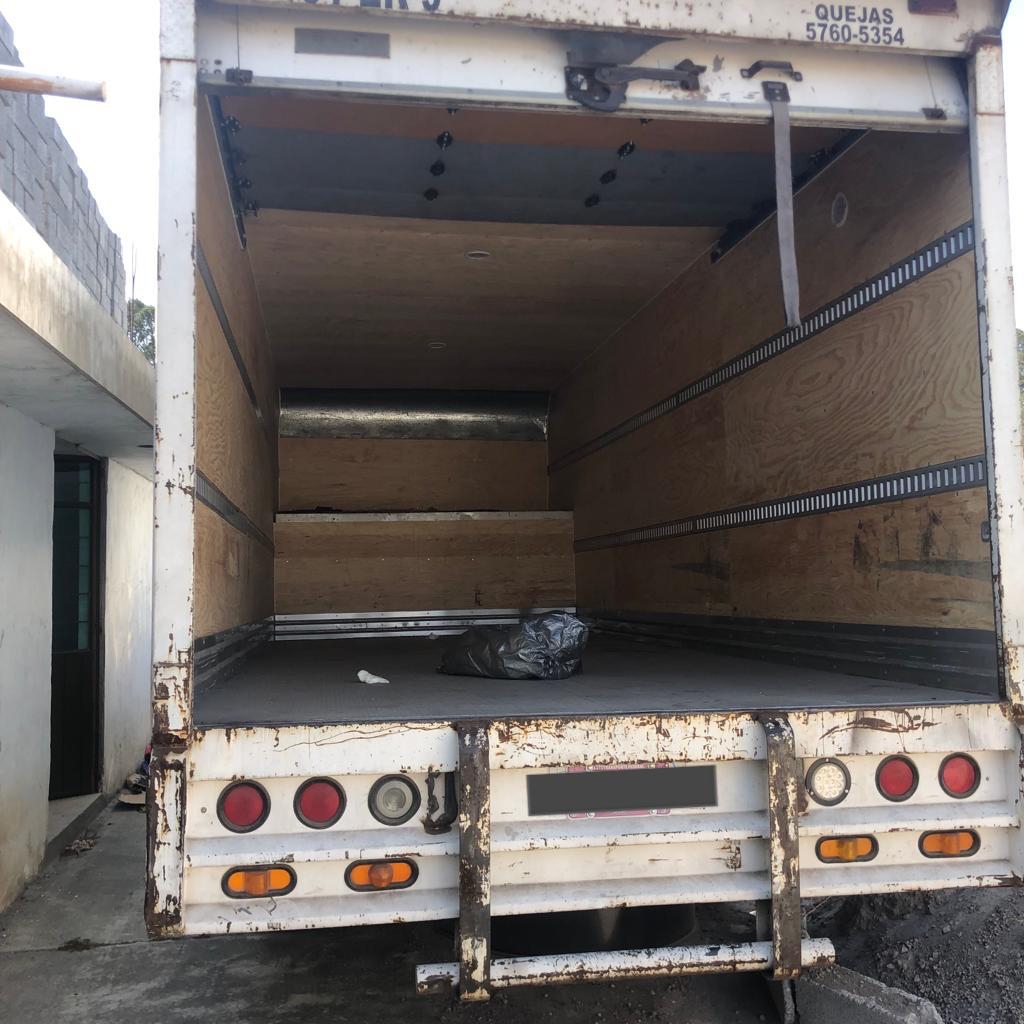 Recupera policía de Chiautempan camioneta con reporte de robo y asegura inmueble